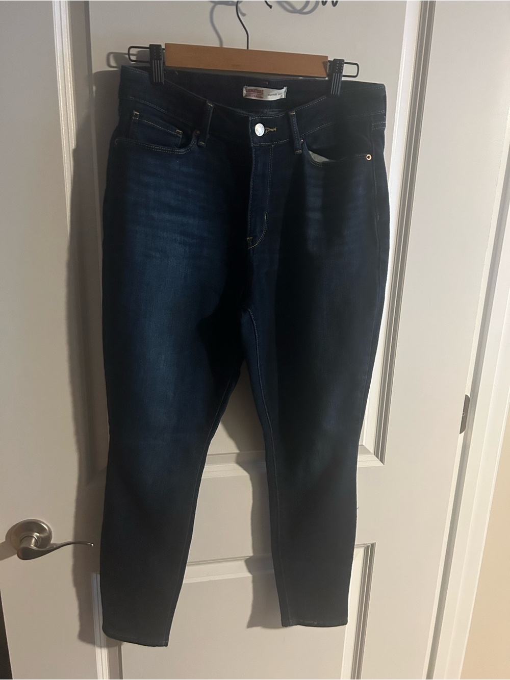 Women’s Levi’s Signature Dark Blue High Rise Skinny Denim Jeans - Size 12 Short